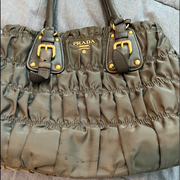 Authentic Prada handbag - Picture 2 of 15